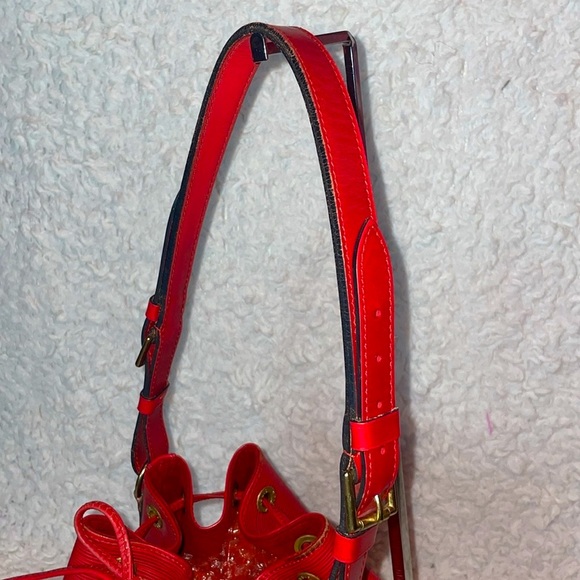 Louis Vuitton NoΓ© Epi Leather Drawstring Bucket Shoulder Bag Purse in Red AR1915 - Picture 9 of 17